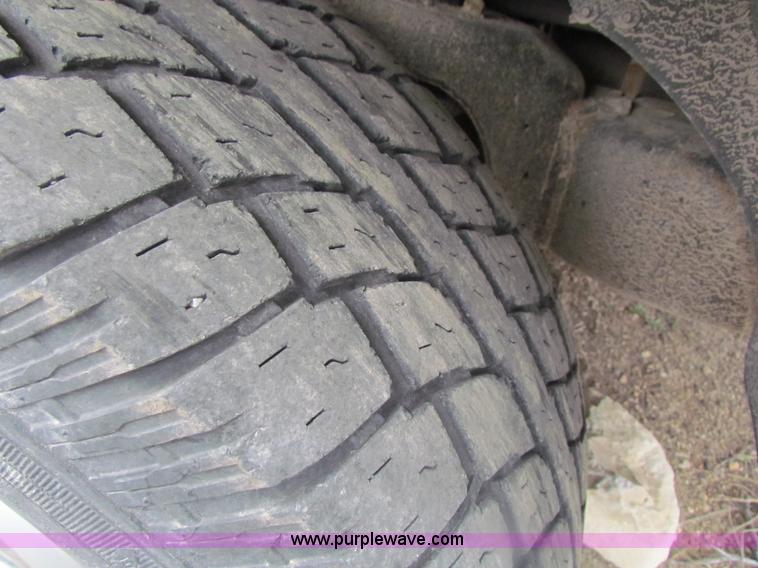 image for item H2181 2004 Ford Expedition XLT SUV