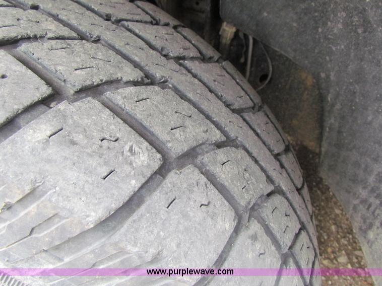 image for item H2181 2004 Ford Expedition XLT SUV