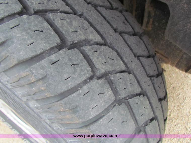 image for item H2181 2004 Ford Expedition XLT SUV