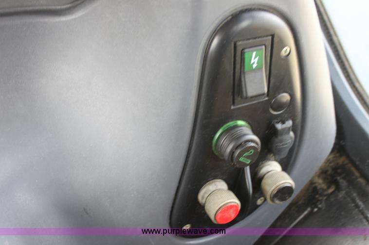 image for item H2183 2001 New Holland TS110 tractor