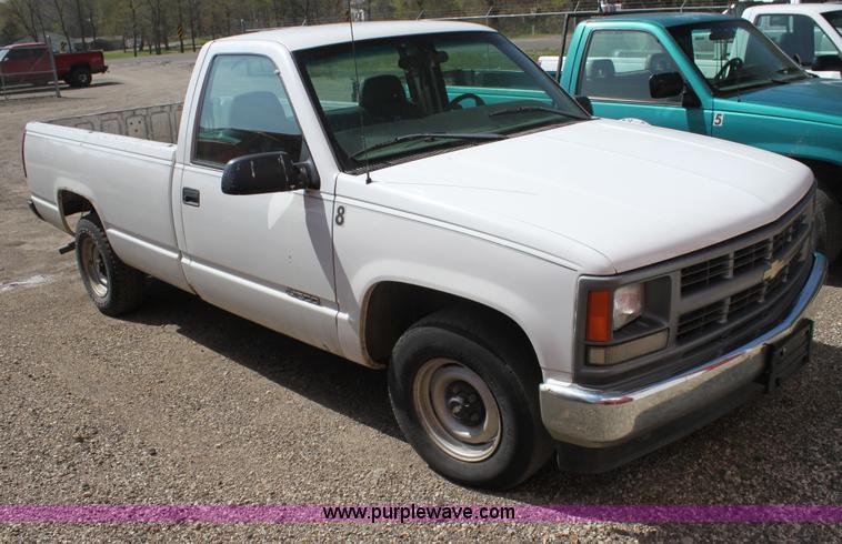image for item H2190 1998 Chevrolet 1500 pickup truck