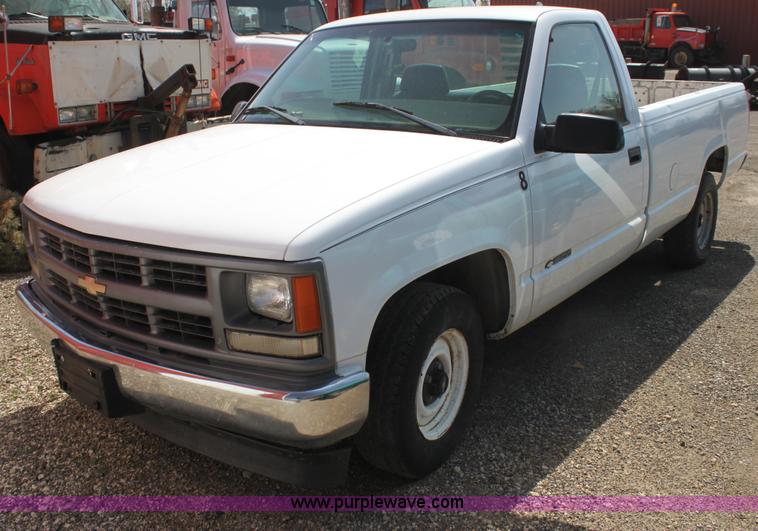 image for item H2190 1998 Chevrolet 1500 pickup truck