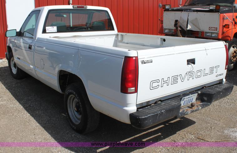 image for item H2190 1998 Chevrolet 1500 pickup truck