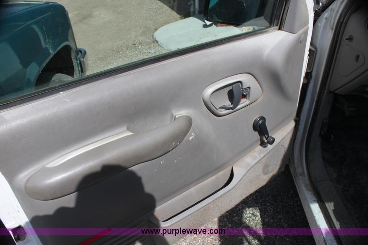 image for item H2190 1998 Chevrolet 1500 pickup truck