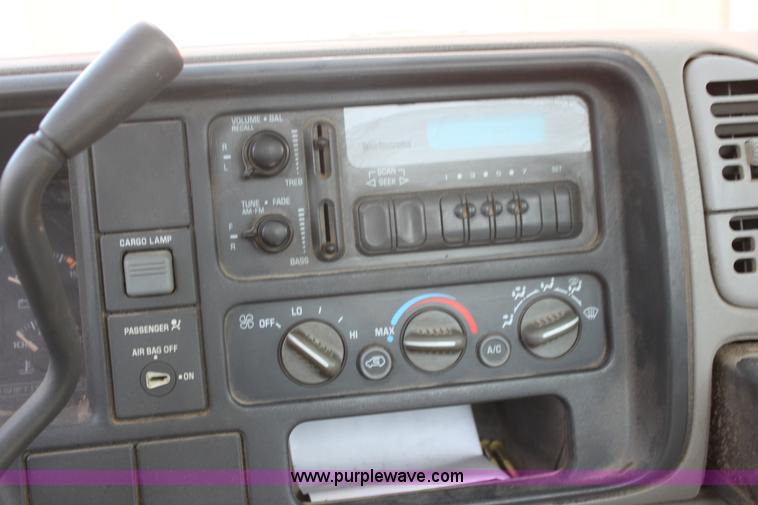 image for item H2190 1998 Chevrolet 1500 pickup truck