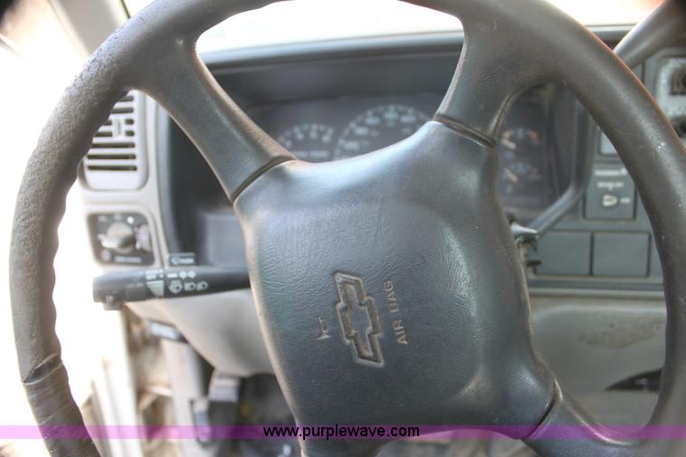 image for item H2190 1998 Chevrolet 1500 pickup truck