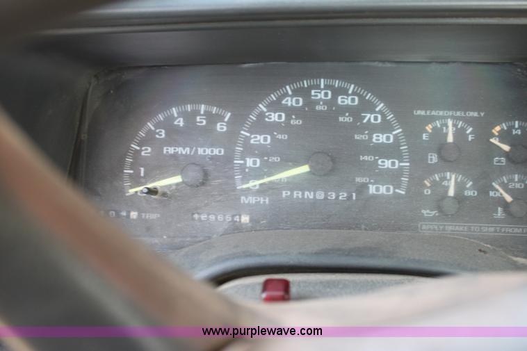 image for item H2190 1998 Chevrolet 1500 pickup truck