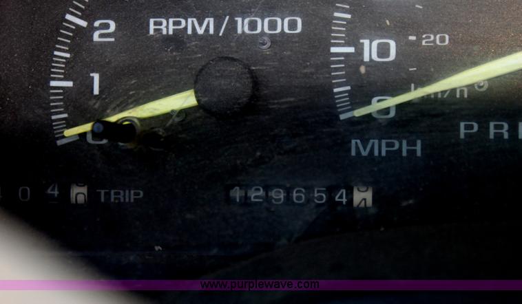 image for item H2190 1998 Chevrolet 1500 pickup truck