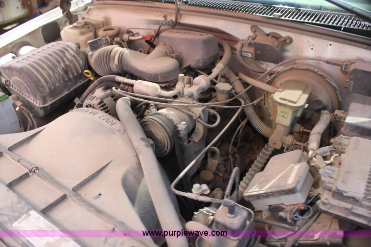 image for item H2190 1998 Chevrolet 1500 pickup truck