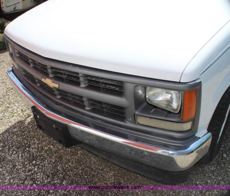 image for item H2190 1998 Chevrolet 1500 pickup truck