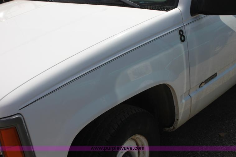 image for item H2190 1998 Chevrolet 1500 pickup truck