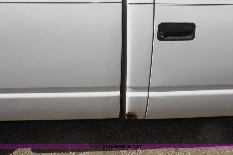 image for item H2190 1998 Chevrolet 1500 pickup truck