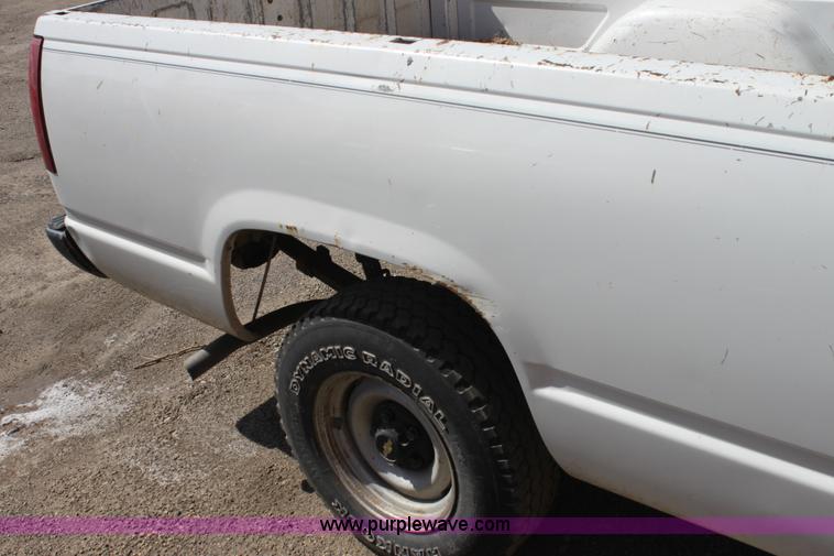 image for item H2190 1998 Chevrolet 1500 pickup truck