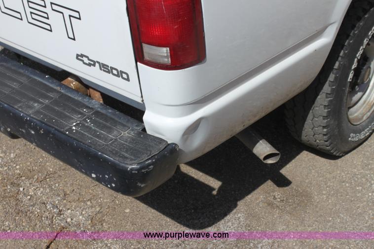 image for item H2190 1998 Chevrolet 1500 pickup truck