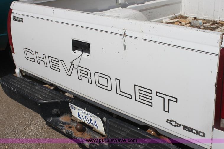 image for item H2190 1998 Chevrolet 1500 pickup truck