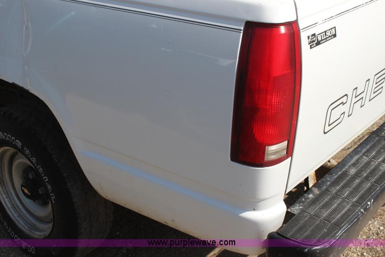 image for item H2190 1998 Chevrolet 1500 pickup truck