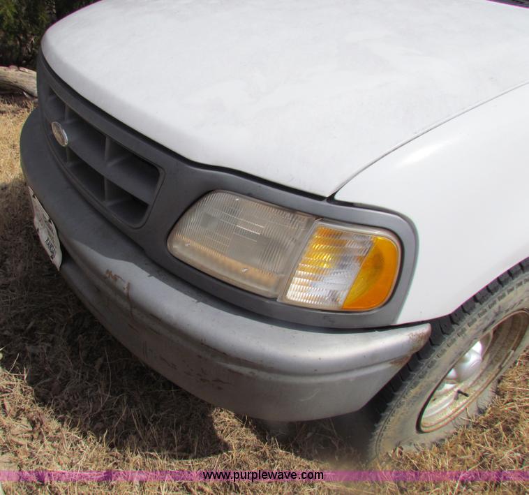 image for item H2221 1998 Ford F150 pickup truck