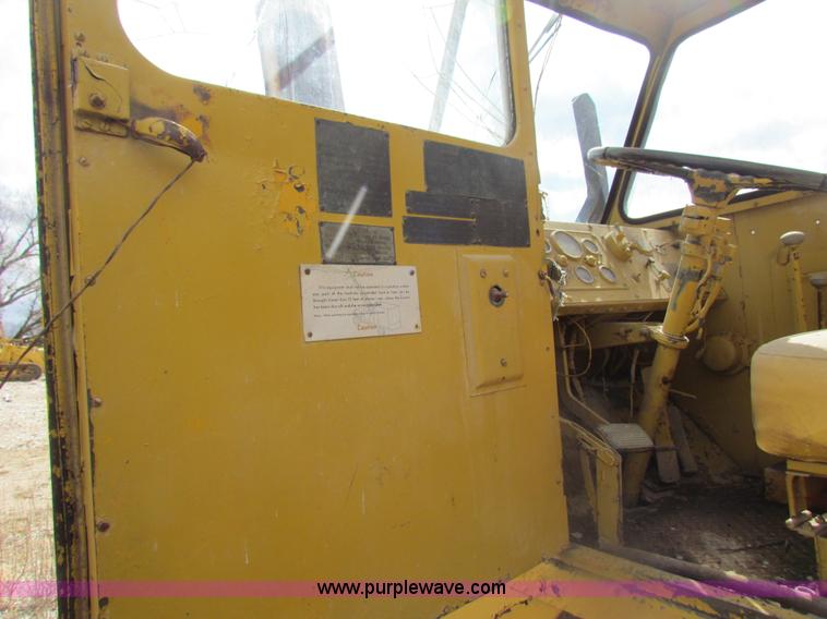 image for item H2222 FWD MUC6X6 truck with Garwood 20 ton crane