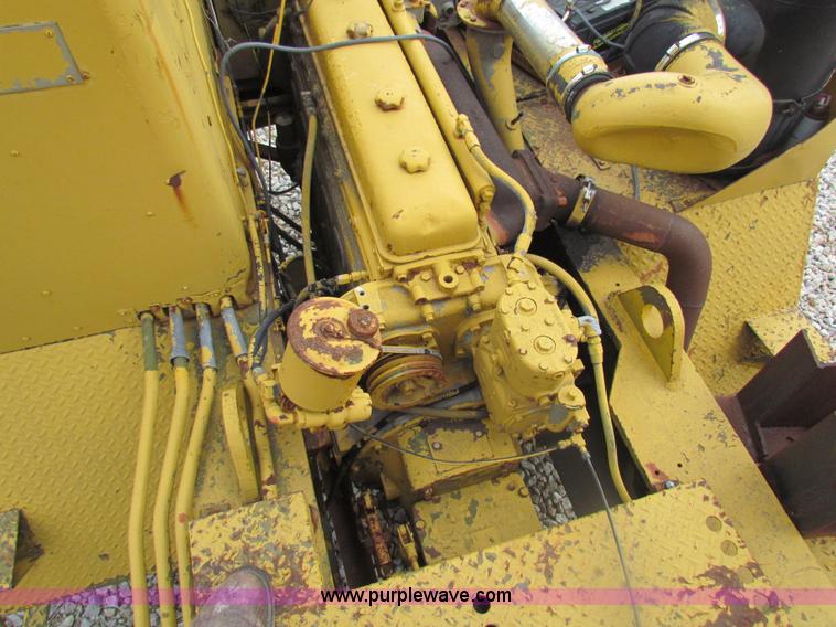 image for item H2222 FWD MUC6X6 truck with Garwood 20 ton crane