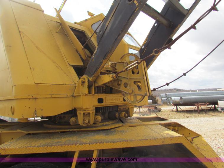 image for item H2222 FWD MUC6X6 truck with Garwood 20 ton crane