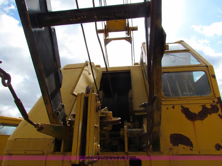 image for item H2222 FWD MUC6X6 truck with Garwood 20 ton crane