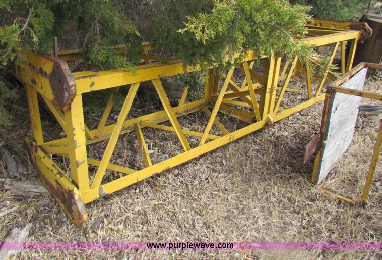 image for item H2222 FWD MUC6X6 truck with Garwood 20 ton crane