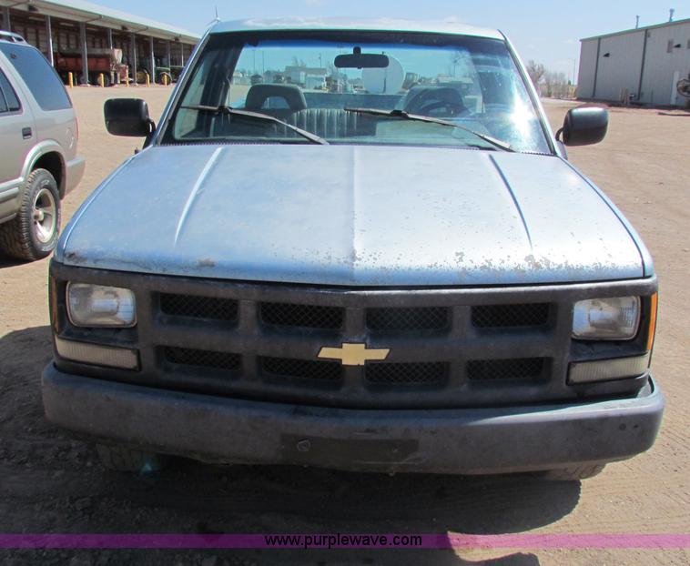 image for item H2228 1992 Chevrolet 1500 pickup truck