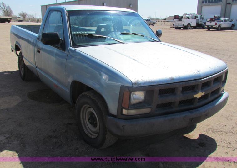 image for item H2228 1992 Chevrolet 1500 pickup truck