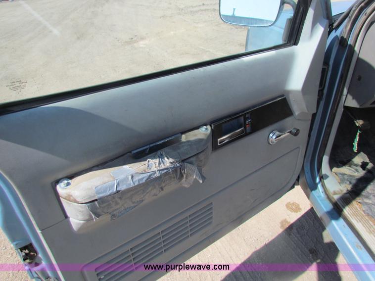 image for item H2228 1992 Chevrolet 1500 pickup truck