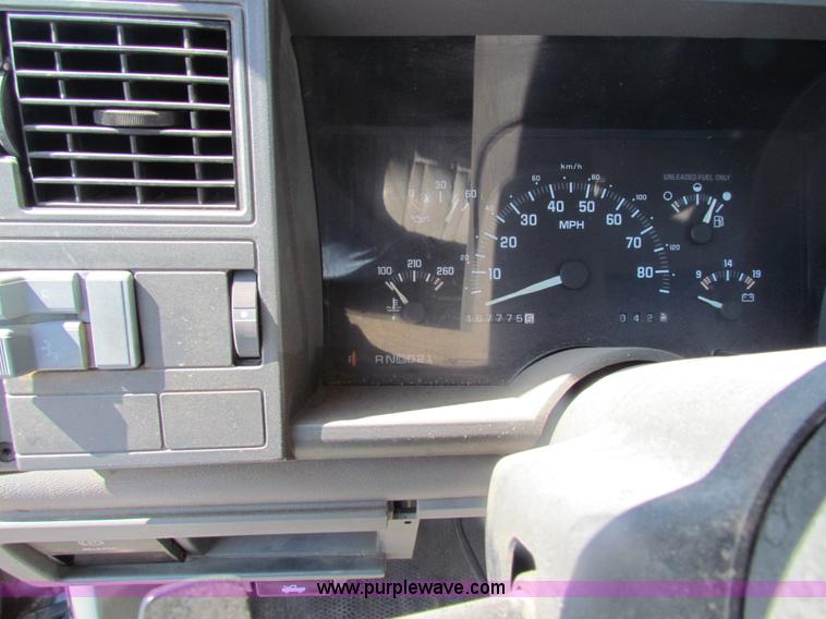 image for item H2228 1992 Chevrolet 1500 pickup truck