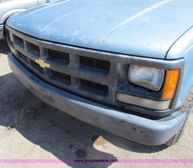 image for item H2228 1992 Chevrolet 1500 pickup truck