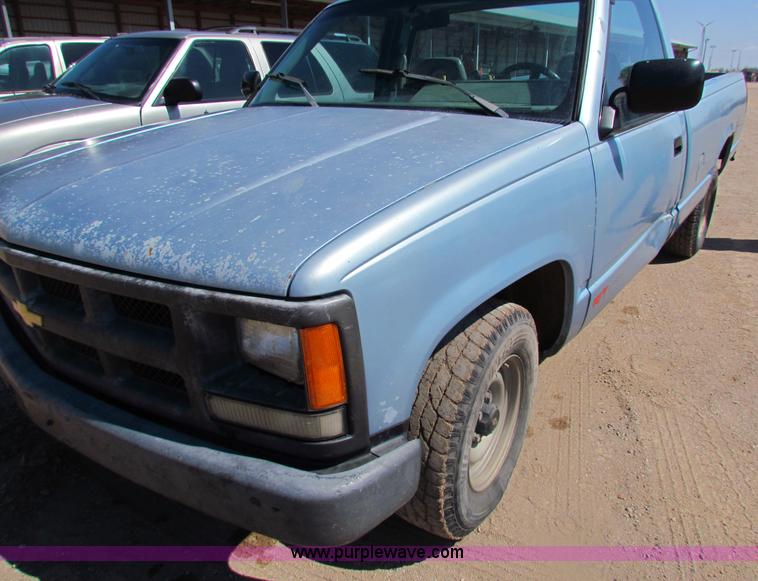 image for item H2228 1992 Chevrolet 1500 pickup truck