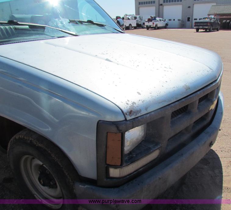 image for item H2228 1992 Chevrolet 1500 pickup truck