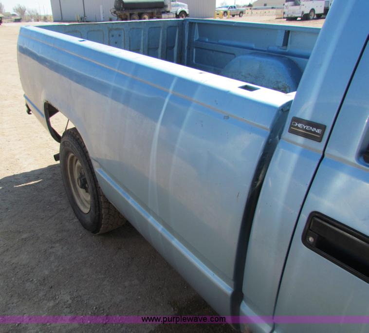 image for item H2228 1992 Chevrolet 1500 pickup truck