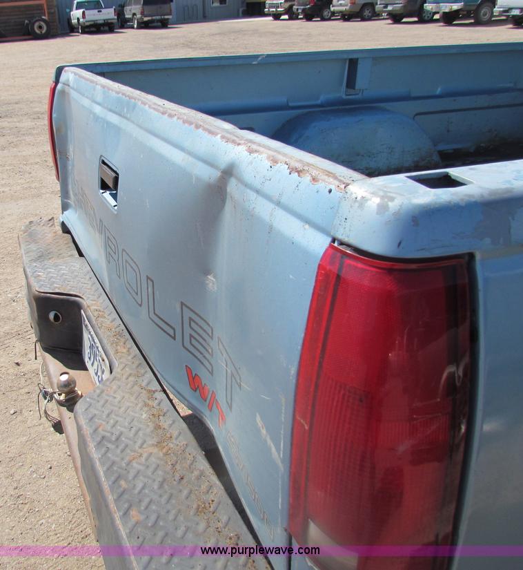 image for item H2228 1992 Chevrolet 1500 pickup truck