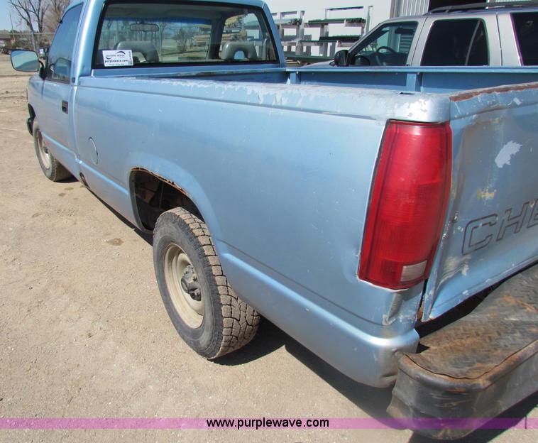 image for item H2228 1992 Chevrolet 1500 pickup truck