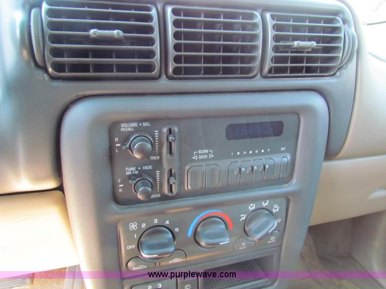 image for item H2230 1999 Chevrolet Venture van