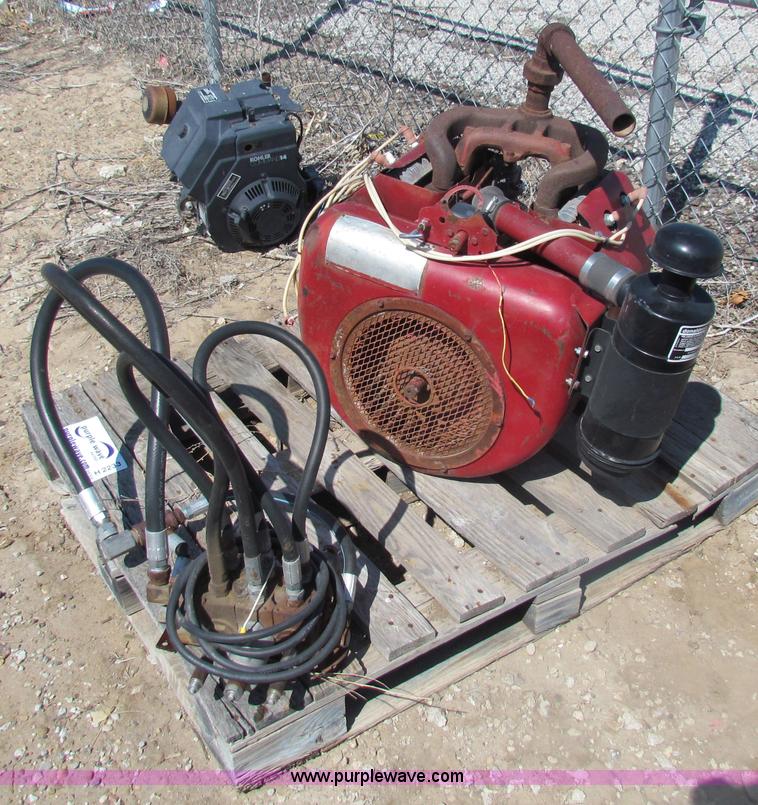 image for item H2233 Wisconsin VH40 four cylinder gas engine