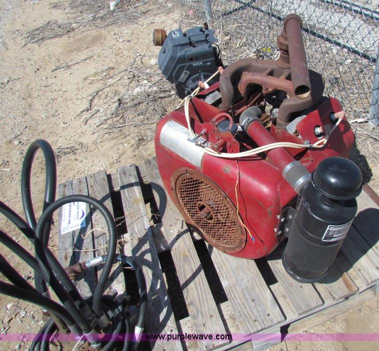 image for item H2233 Wisconsin VH40 four cylinder gas engine