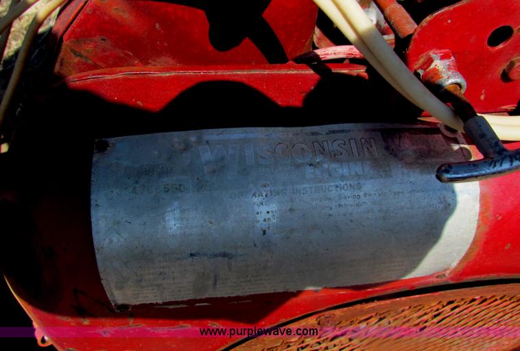 image for item H2233 Wisconsin VH40 four cylinder gas engine