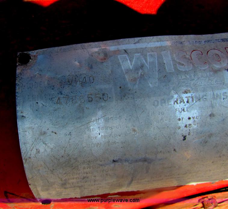 image for item H2233 Wisconsin VH40 four cylinder gas engine