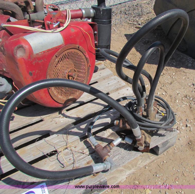 image for item H2233 Wisconsin VH40 four cylinder gas engine