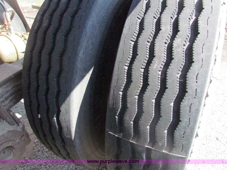 image for item H2237 1982 Clement 30' belly dump trailer