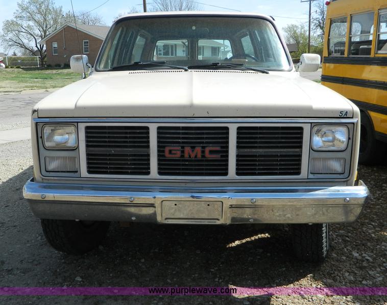 image for item H2477 1988 GMC Suburban 2500 SUV