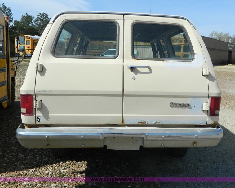 image for item H2477 1988 GMC Suburban 2500 SUV