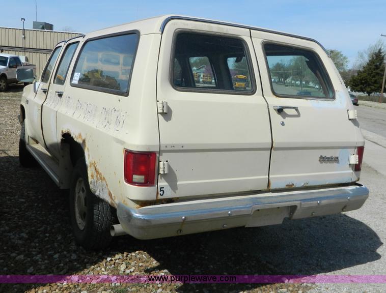 image for item H2477 1988 GMC Suburban 2500 SUV