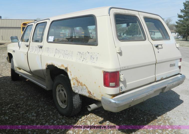 image for item H2477 1988 GMC Suburban 2500 SUV