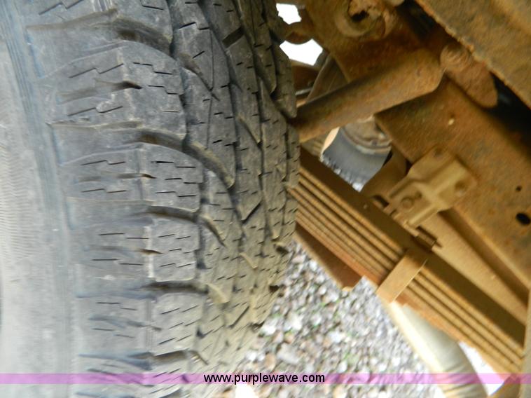 image for item H2477 1988 GMC Suburban 2500 SUV