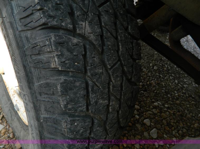 image for item H2477 1988 GMC Suburban 2500 SUV