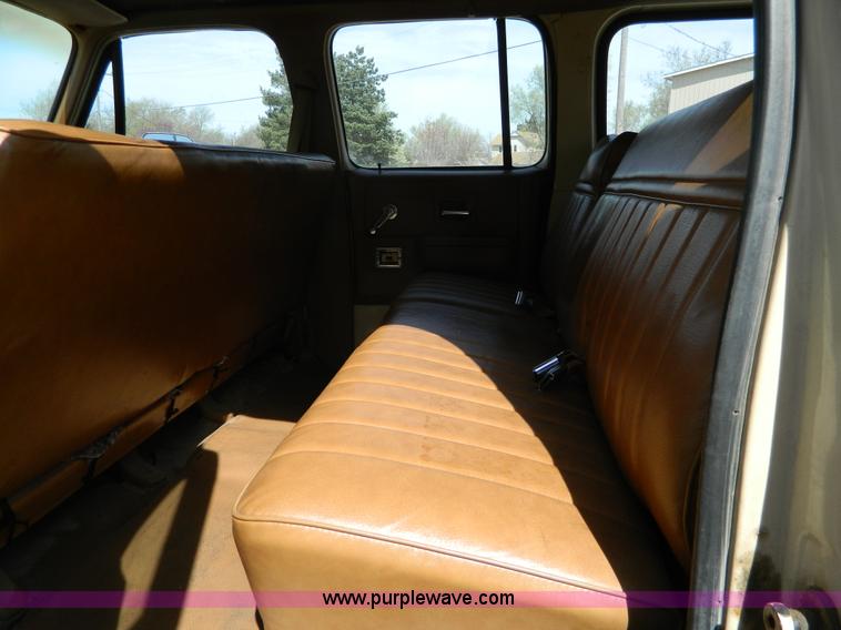 image for item H2477 1988 GMC Suburban 2500 SUV